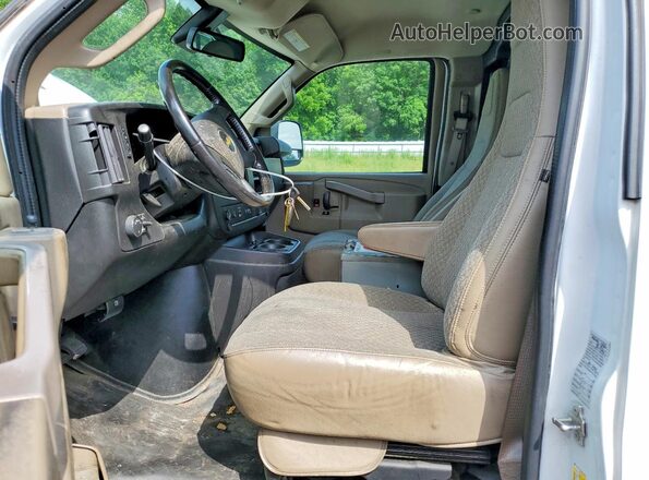 1GCWGAFP3M1228090 2021 CHEVROLET EXPRESS White Սալոնի դիմացի տեսք