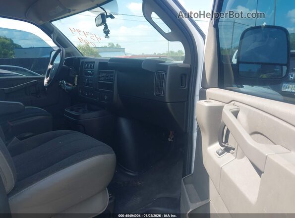 1GCWGAFP6N1169148 2022 CHEVROLET EXPRESS White Widok wnętrza z przodu