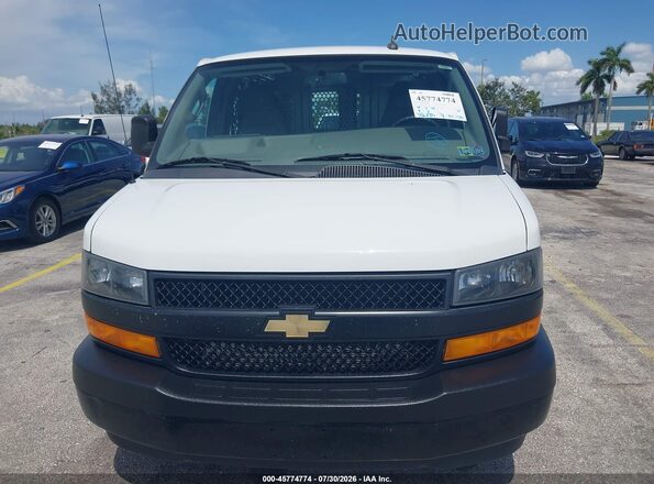 1GCWGAFPXN1217525 2022 CHEVROLET EXPRESS White Widok z przodu