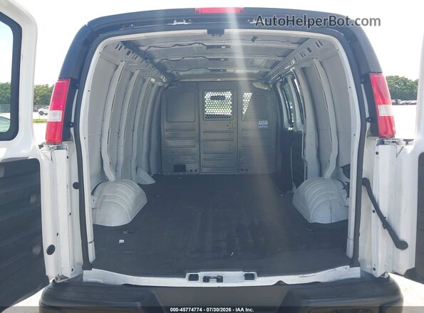 1GCWGAFPXN1217525 2022 CHEVROLET EXPRESS White Widok naklejki z numerem VIN