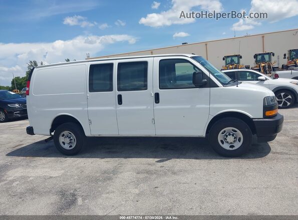 1GCWGAFPXN1217525 2022 CHEVROLET EXPRESS White Widok wnętrza z tyłu