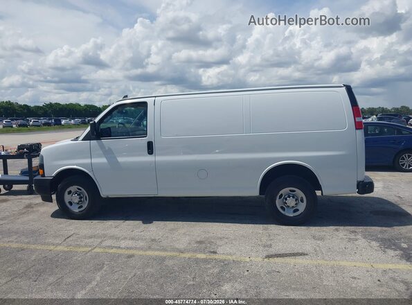1GCWGAFPXN1217525 2022 CHEVROLET EXPRESS White Widok wnętrza 360 stopni