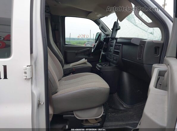 1GCZGGF76N1195846 2022 CHEVROLET EXPRESS Белый Вид салона спереди