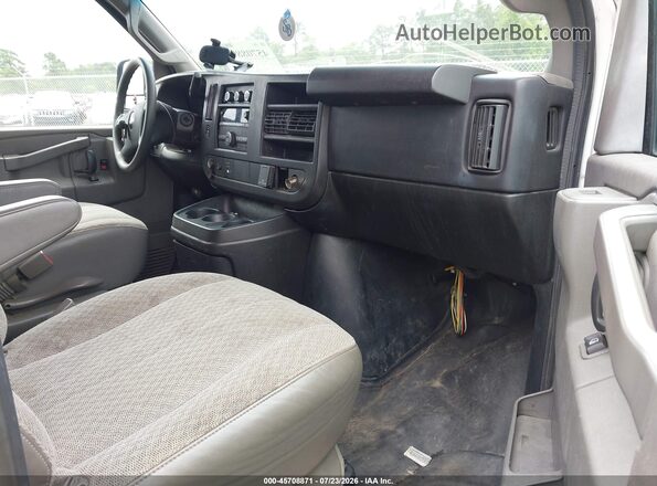 1GCZGGFF7H1116339 2017 CHEVROLET EXPRESS White Front interior view