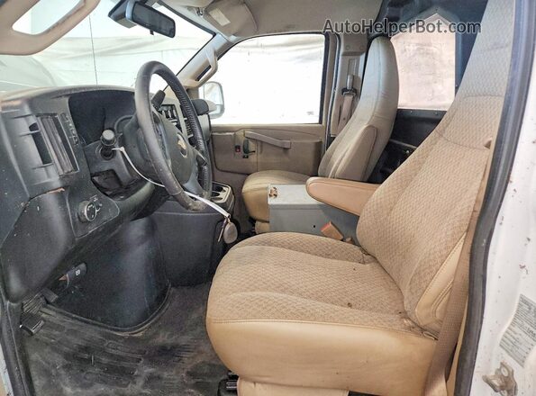 1GCZGGFP0M1178166 2021 CHEVROLET EXPRESS White Front interior view