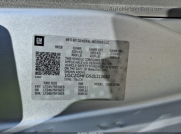 1GCZGHFG5J1313692 2018 CHEVROLET EXPRESS Silver Widok komory silnika