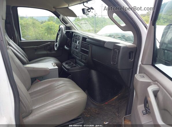 1GCZGHFP0P1109665 2023 CHEVROLET EXPRESS White Front interior view