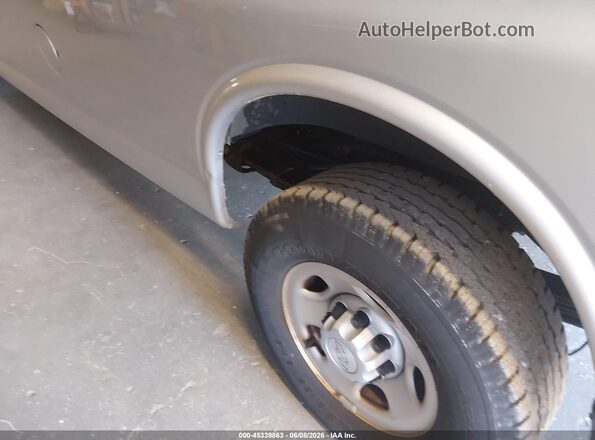 1GCZGHFP8J1341924 2018 CHEVROLET EXPRESS Silver Widok z przodu