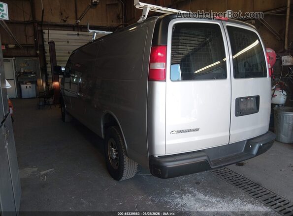 1GCZGHFP8J1341924 2018 CHEVROLET EXPRESS Silver Tył lewy