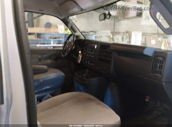 1GCZGHFP8J1341924 2018 CHEVROLET EXPRESS Silver Widok wnętrza z przodu