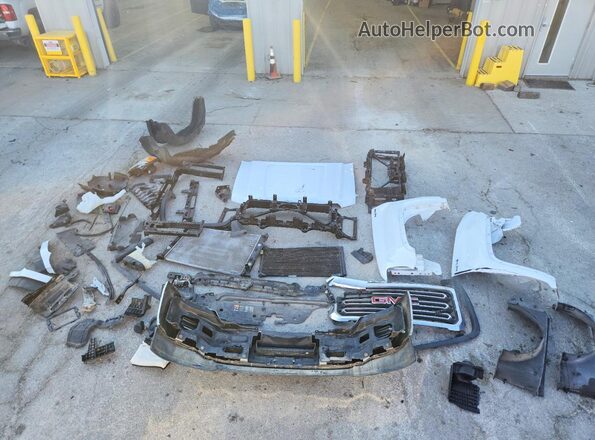 1GD02SEG3JZ338464 2018 GMC SIERRA White Շարժիչի բաժամունքի տեսք