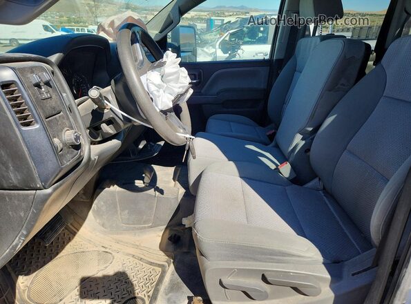 1GD22REG8HZ264325 2017 GMC SIERRA White Вид салону спереду