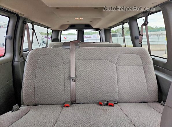 1GJZ7PFP5S1147193 2025 GMC SAVANA White Widok tylnych siedzeń