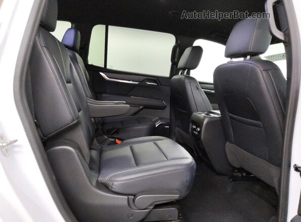 1GKENNKS5RJ200435 2024 GMC ACADIA White Widok wnętrza z tyłu