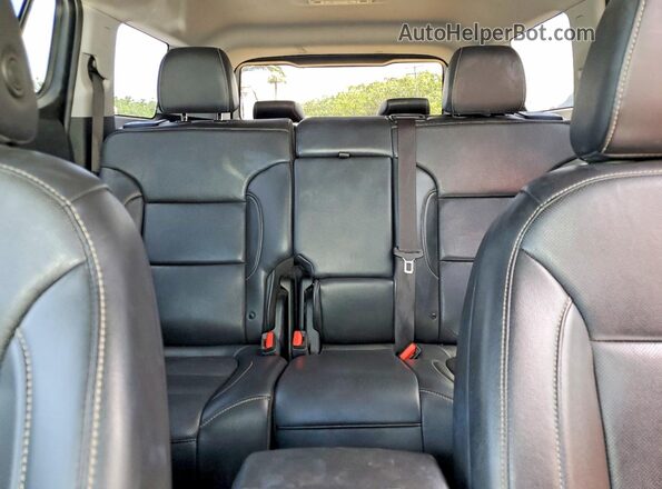 1GKKNML47PZ209746 2023 GMC ACADIA White Vista de los asientos traseros