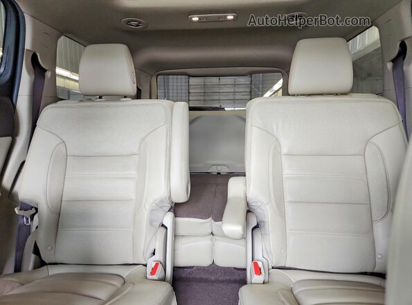 1GKKNXLS3HZ137851 2017 GMC ACADIA White Rear seats view