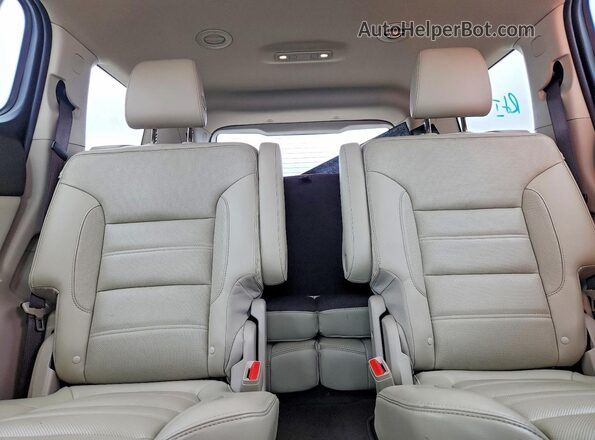1GKKNXLS4JZ117937 2018 GMC ACADIA Silver Հետևի նստատեղերի տեսք
