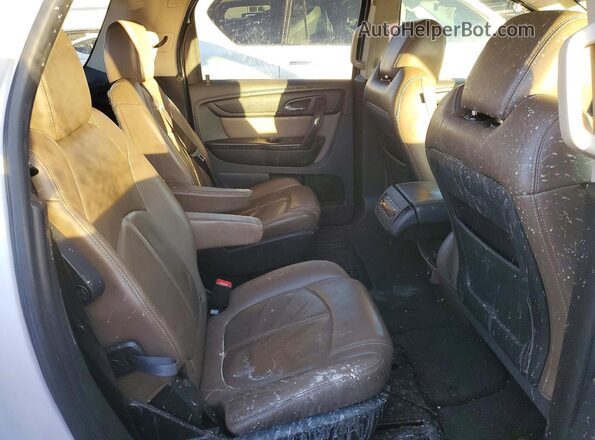 1GKKRSKD8HJ265057 2017 GMC ACADIA Белый Вид задней части салона