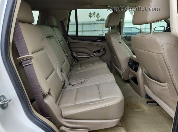 1GKS1BKC0HR383183 2017 GMC YUKON White Widok wnętrza z tyłu