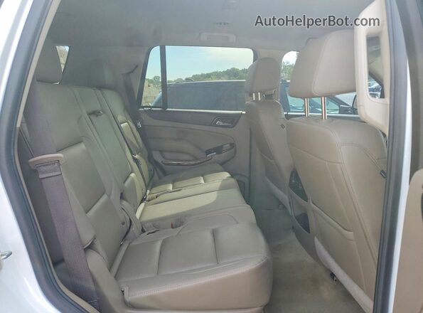 1GKS2BKC2HR144666 2017 GMC YUKON White Вид задньої частини салону