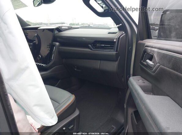 1GKS2CK85TR242567 2026 GMC YUKON Silver Widok wnętrza z przodu