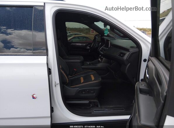 1GKS2CKD7NR307628 2022 GMC YUKON Белый Вид салона спереди