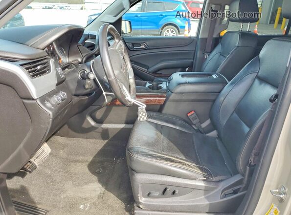 1GKS2GKC2HR111115 2017 GMC YUKON Gold Widok wnętrza z przodu