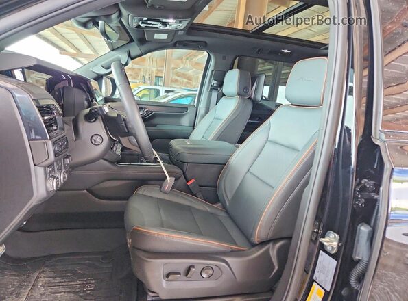 1GKS2HK86TR131300 2026 GMC YUKON Черный Вид салона спереди