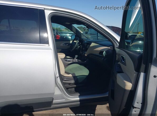 1GNERFKW2NJ122013 2022 CHEVROLET TRAVERSE Silver Widok wnętrza z przodu