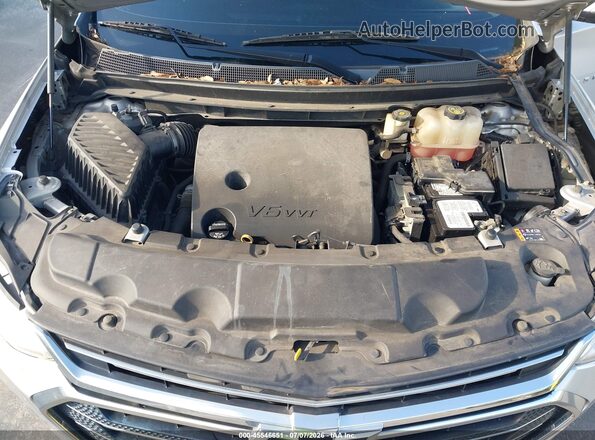 1GNERGKW2KJ158656 2019 CHEVROLET TRAVERSE Silver Rear view