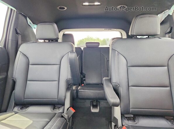 1GNEVGKS2TJ126946 2026 CHEVROLET TRAVERSE Silver Հետևի նստատեղերի տեսք