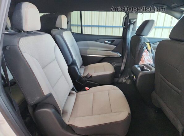 1GNEVGKS3TJ267962 2026 CHEVROLET TRAVERSE White Սալոնի հետևի տեսք