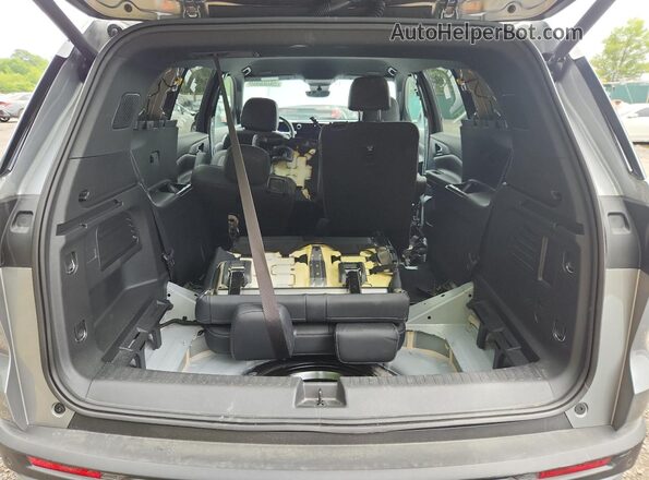 1GNEVGKS9TJ311902 2026 CHEVROLET TRAVERSE Серебряный 