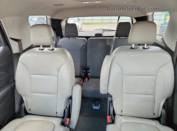 1GNEVGKW1JJ210868 2018 CHEVROLET TRAVERSE Red Widok tylnych siedzeń