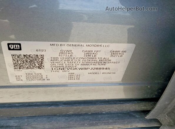 1GNEVGKW8PJ288945 2023 CHEVROLET TRAVERSE Silver Вид наклейки з VIN-кодом