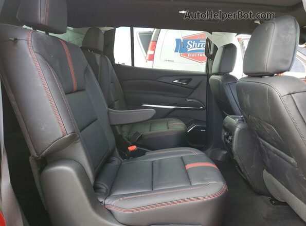 1GNEVLKS9TJ252214 2026 CHEVROLET TRAVERSE Red Widok wnętrza z tyłu