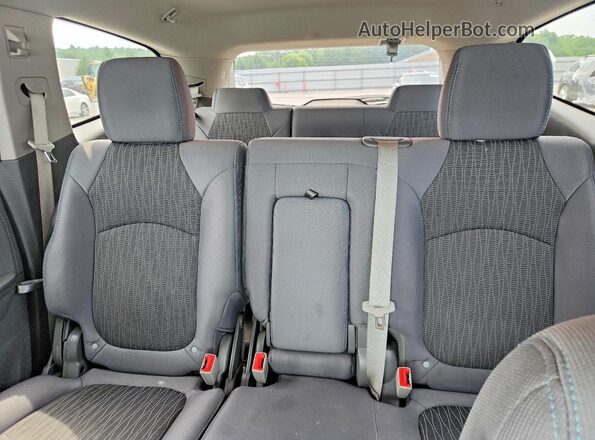 1GNKVGKD7HJ285084 2017 CHEVROLET TRAVERSE White Հետևի նստատեղերի տեսք