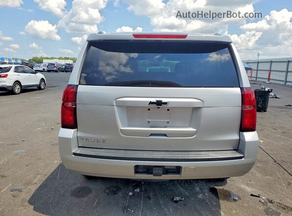 1GNSCAKC6LR185658 2020 CHEVROLET TAHOE Silver Вид ззаду