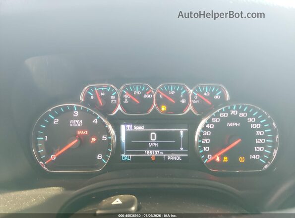 1GNSCBKC0JR255111 2018 CHEVROLET TAHOE Silver Widok tylnych siedzeń