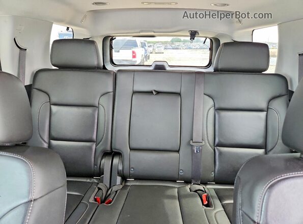 1GNSCBKC8JR335126 2018 CHEVROLET TAHOE White Widok tylnych siedzeń