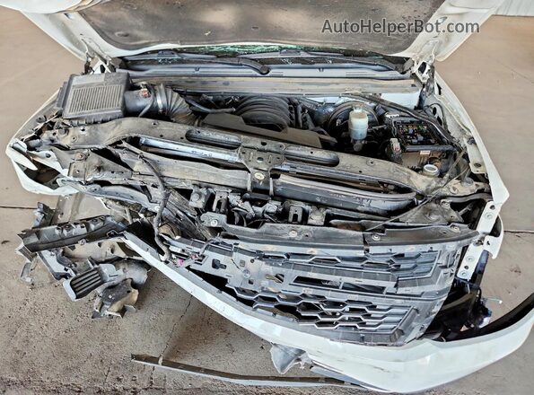 1GNSCHKC3HR224030 2017 CHEVROLET SUBURBAN White Engine compartment view