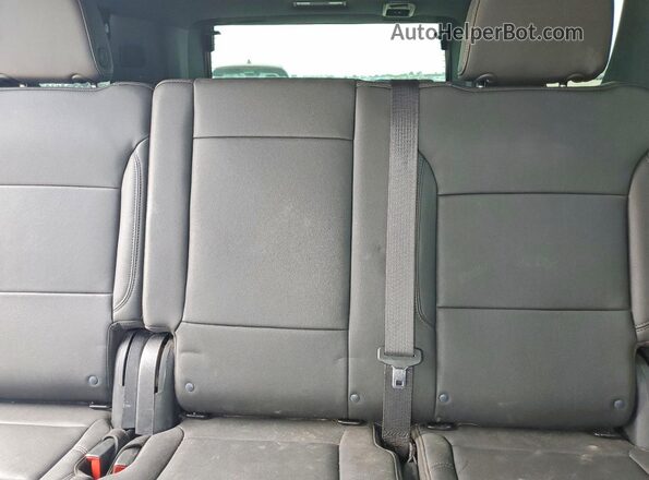 1GNSCLED0PR448541 2023 CHEVROLET TAHOE White Widok tylnych siedzeń