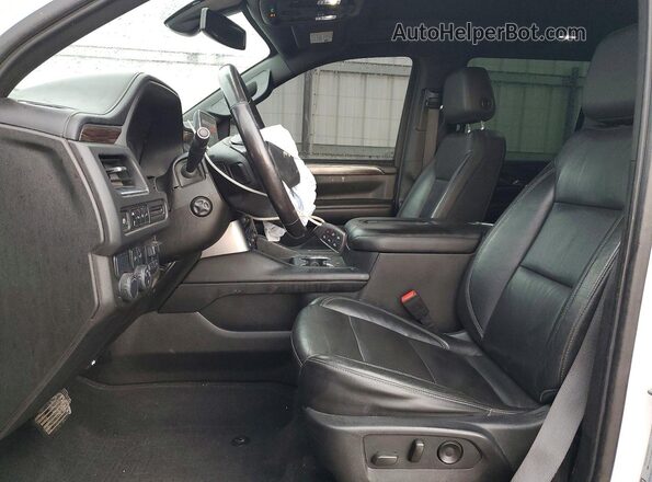 1GNSCNKD8MR140156 2021 CHEVROLET TAHOE Белый Вид салона спереди