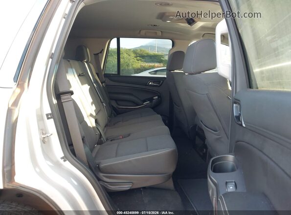 1GNSKAEC7JR358261 2018 CHEVROLET TAHOE Silver Vista de la etiqueta del VIN