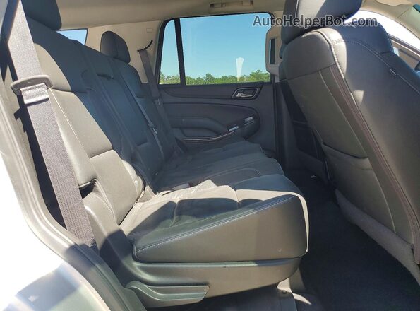1GNSKBKC7LR203772 2020 CHEVROLET TAHOE Silver Widok wnętrza z tyłu