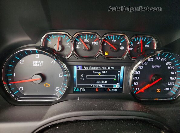 1GNSKBKC8JR402424 2018 CHEVROLET TAHOE White ხელსაწყოთა პანელის ხედი