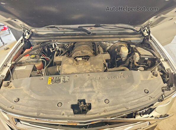 1GNSKCKC1JR242585 2018 CHEVROLET TAHOE Silver ძრავის განყოფილების ხედი