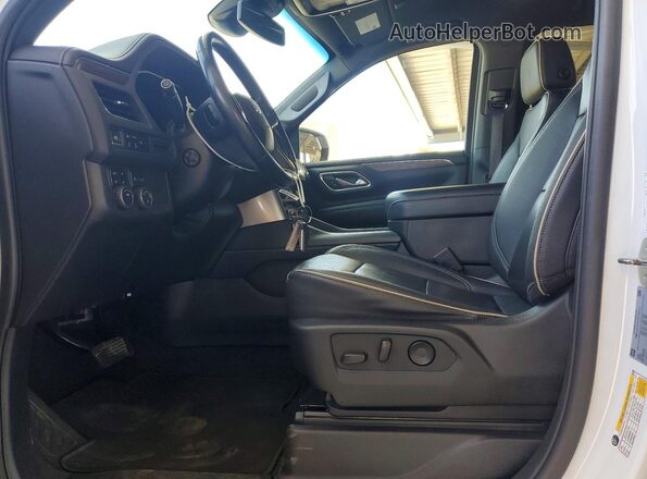 1GNSKFKDXPR389314 2023 CHEVROLET SUBURBAN Белый Вид салона спереди