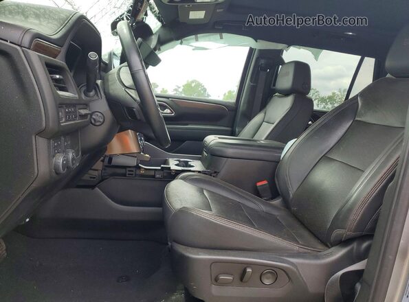 1GNSKTKL8PR307800 2023 CHEVROLET TAHOE Серебряный Вид салона спереди