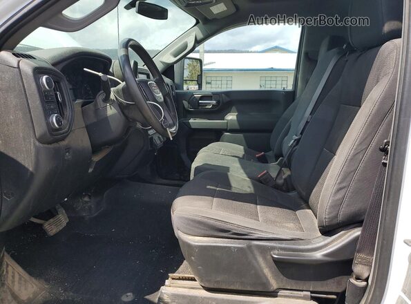 1GT39LE7XLF227501 2020 GMC SIERRA White Widok wnętrza z przodu